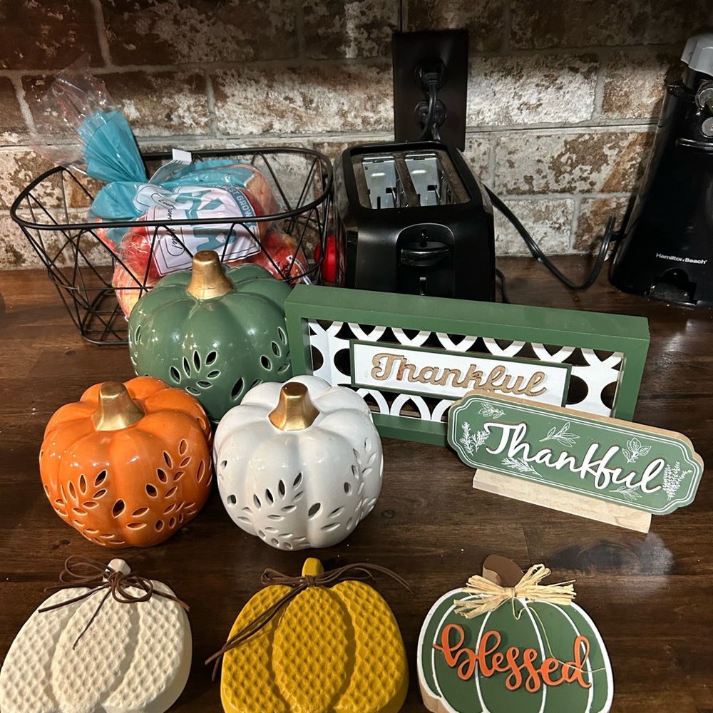 Fall Decor Lot - Picture 2 of 5